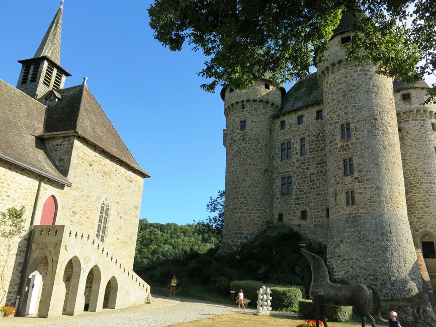 Château et chapelle de val Cantal