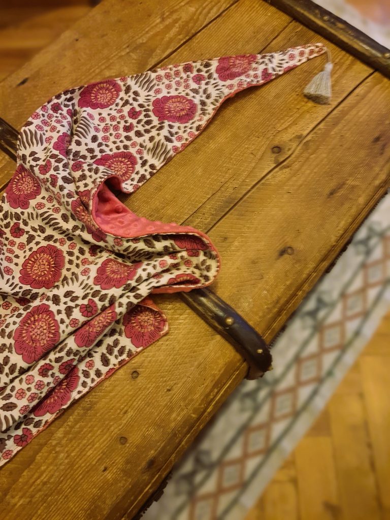 Tuto foulard triangulaire rose