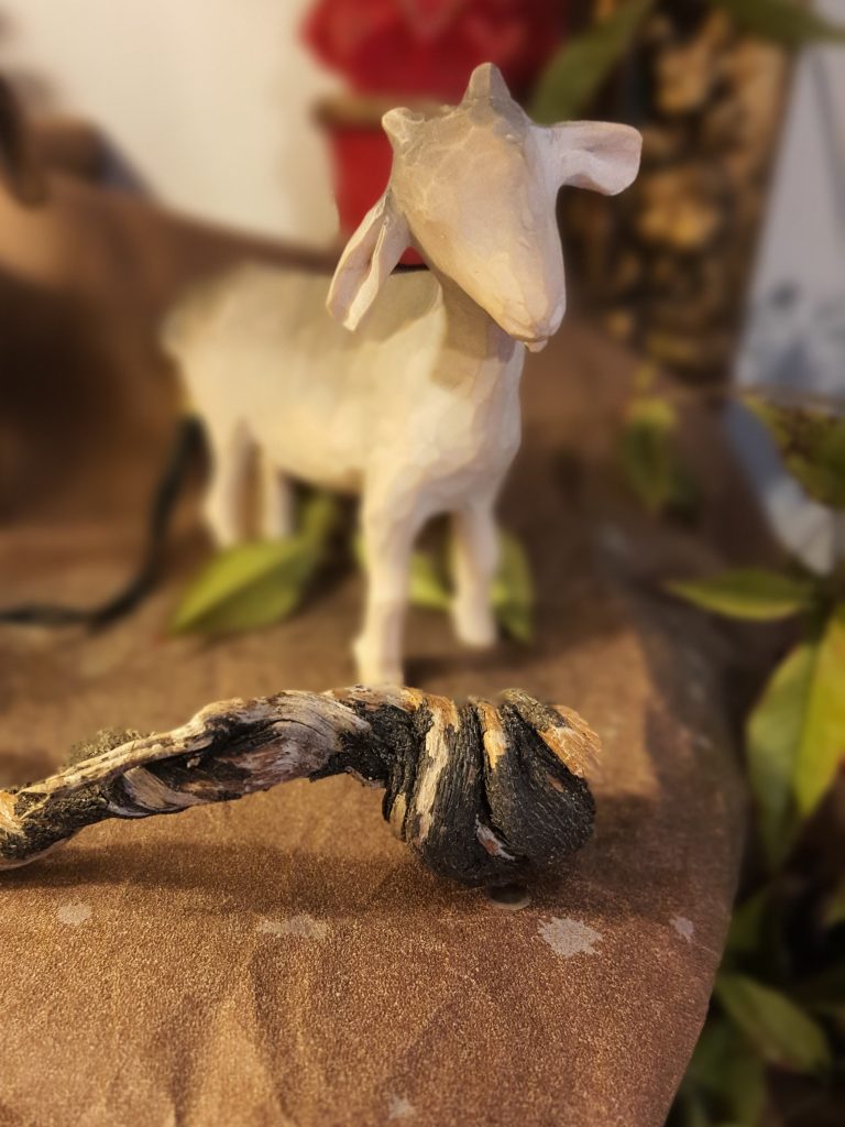 Bois tordu pour la crèche