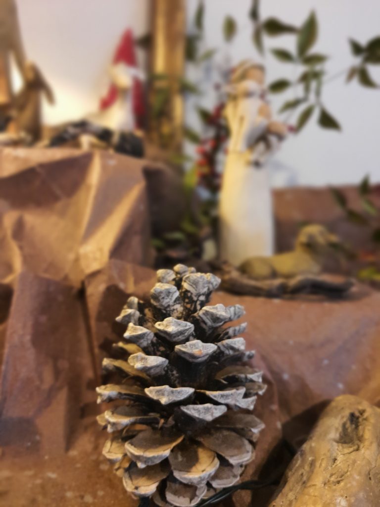 pomme de pin crèche